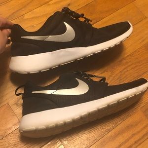 Black & Silver Roshe Run